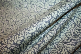 William Morris bomuld \'Oak Indigo\' til patchwork og beklædning